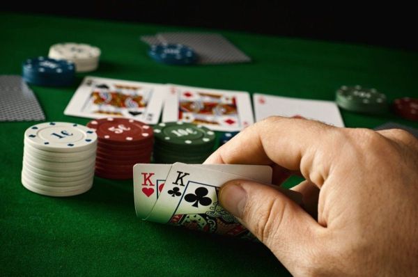 ポーカー ギャンブルの魅力と戦略
