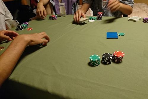 ポーカー合宿でスキルアップ！楽しく学ぶポーカーの秘訣